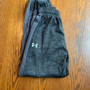 NWT Men’s Under Armour cold gear sweats.